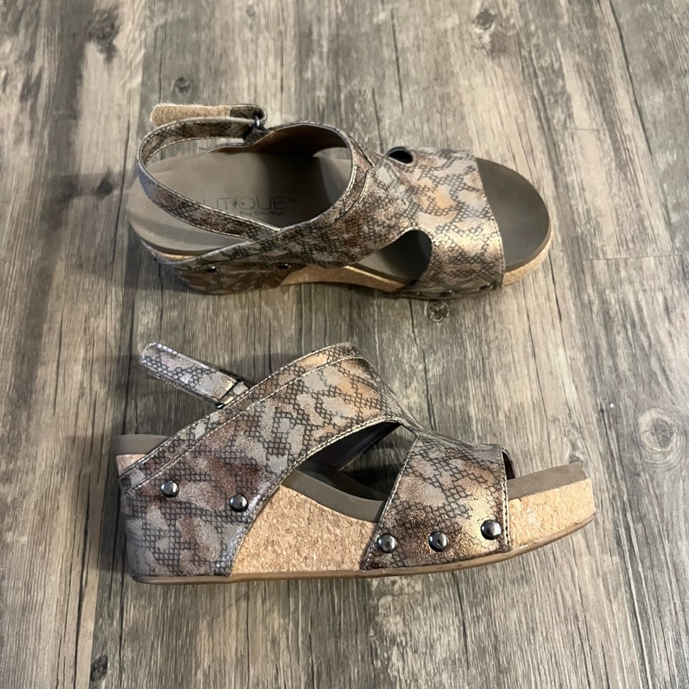 Corkys Iridescent Wedges